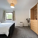 Modern 2 Bed Townhouse Just Outside City Walls With Free Private Parking