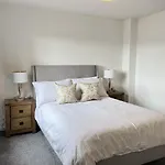 Modern 2 Bed Townhouse Just Outside City Walls With Free Private Parking